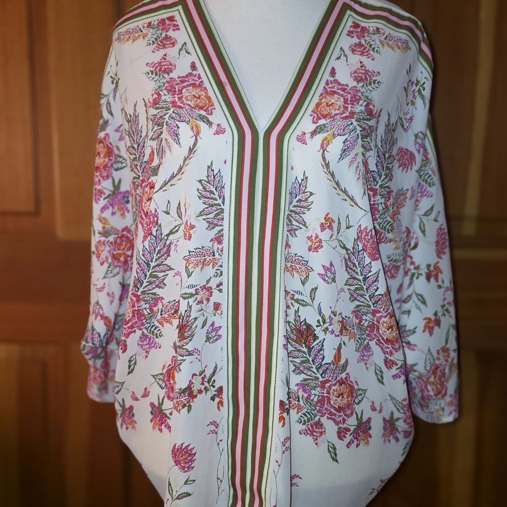 Rose And Olive Poncho Shrug Style Blouse Size Medium Floral Design
